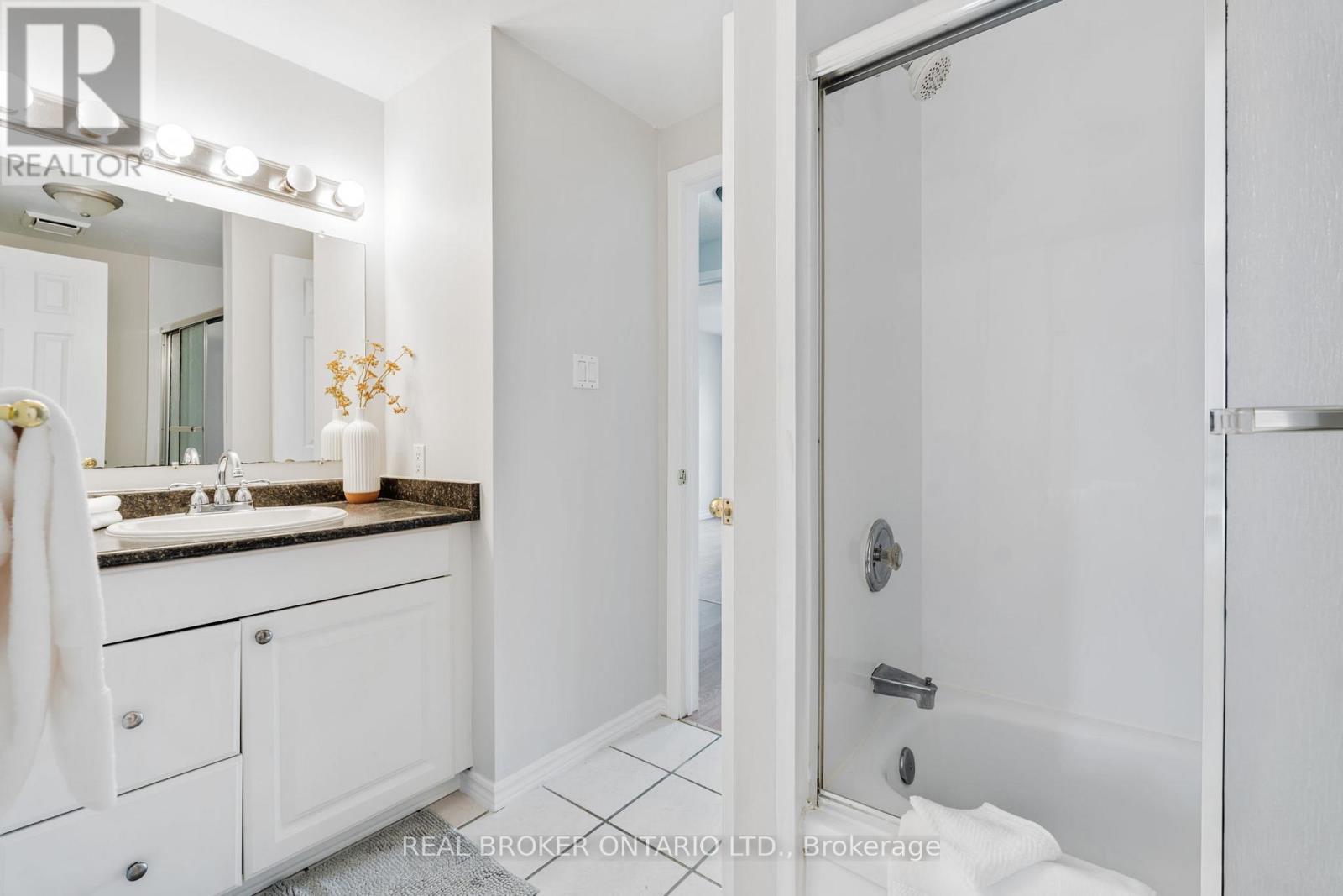 70 - 2440 Bromsgrove Road, Mississauga, Ontario L5J 4J7 - Photo 31 - W12521210