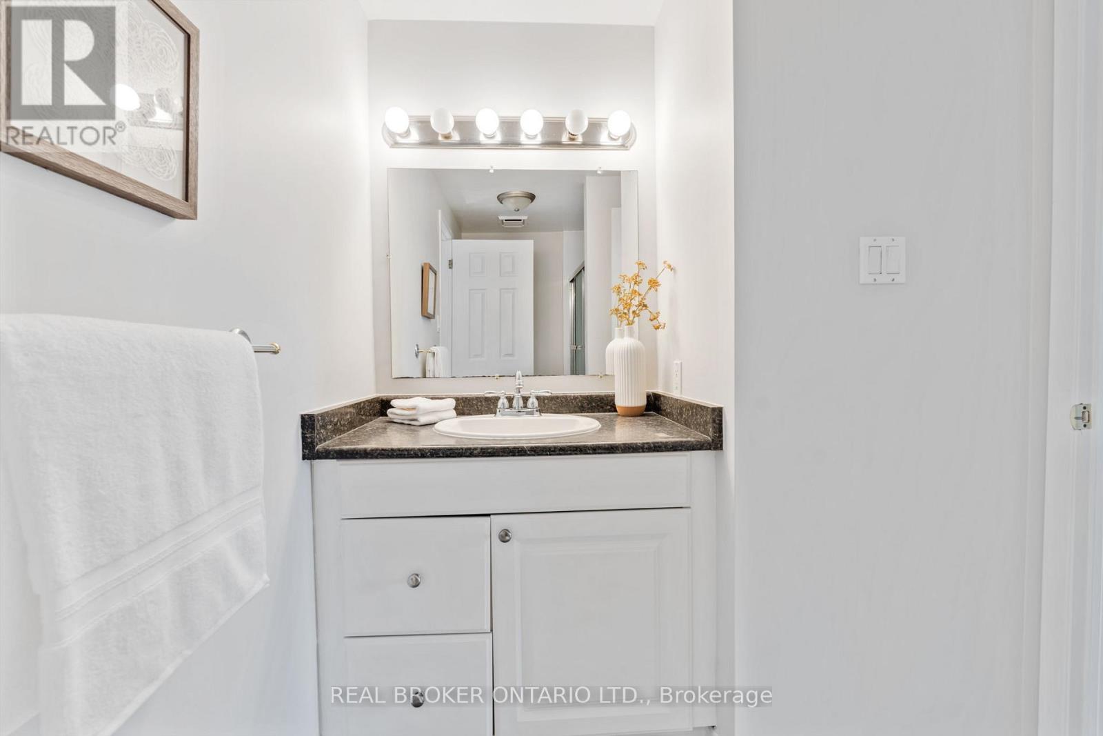 70 - 2440 Bromsgrove Road, Mississauga, Ontario L5J 4J7 - Photo 32 - W12521210