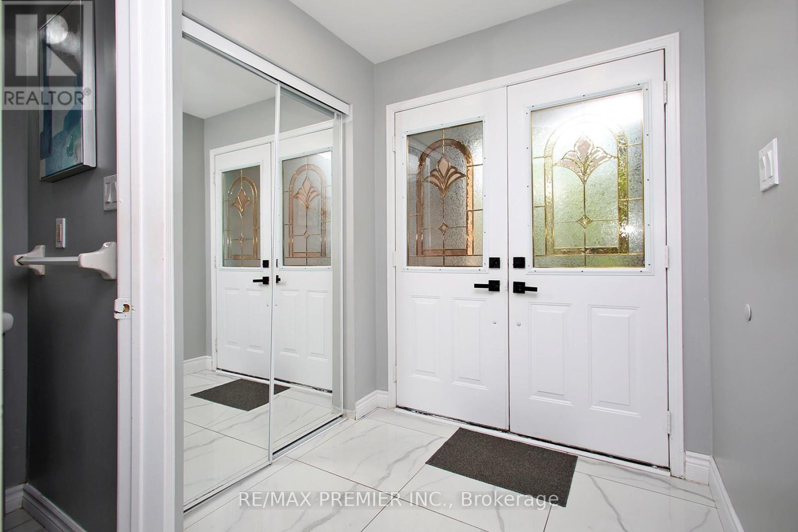 70 Gilgorm Road, Brampton, Ontario  L6X 4P5 - Photo 3 - W12521212