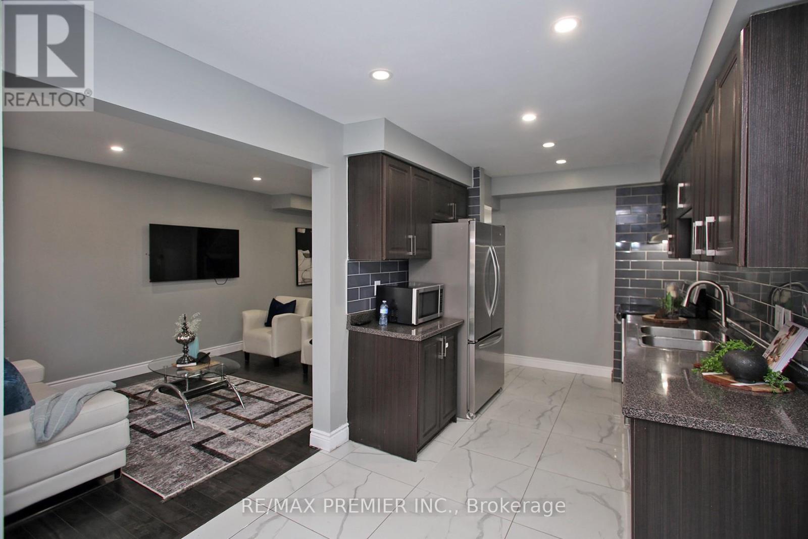 70 Gilgorm Road, Brampton, Ontario  L6X 4P5 - Photo 9 - W12521212