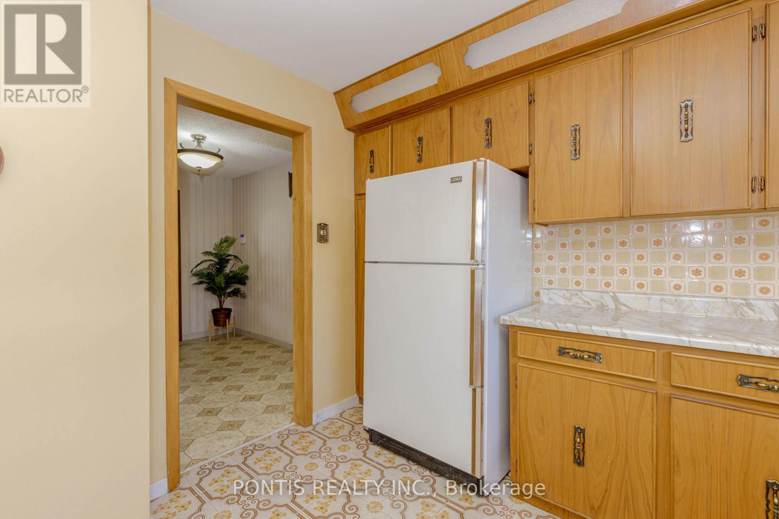 27 Diana Drive, Toronto, Ontario M3M 2W2 - Photo 15 - W12521224