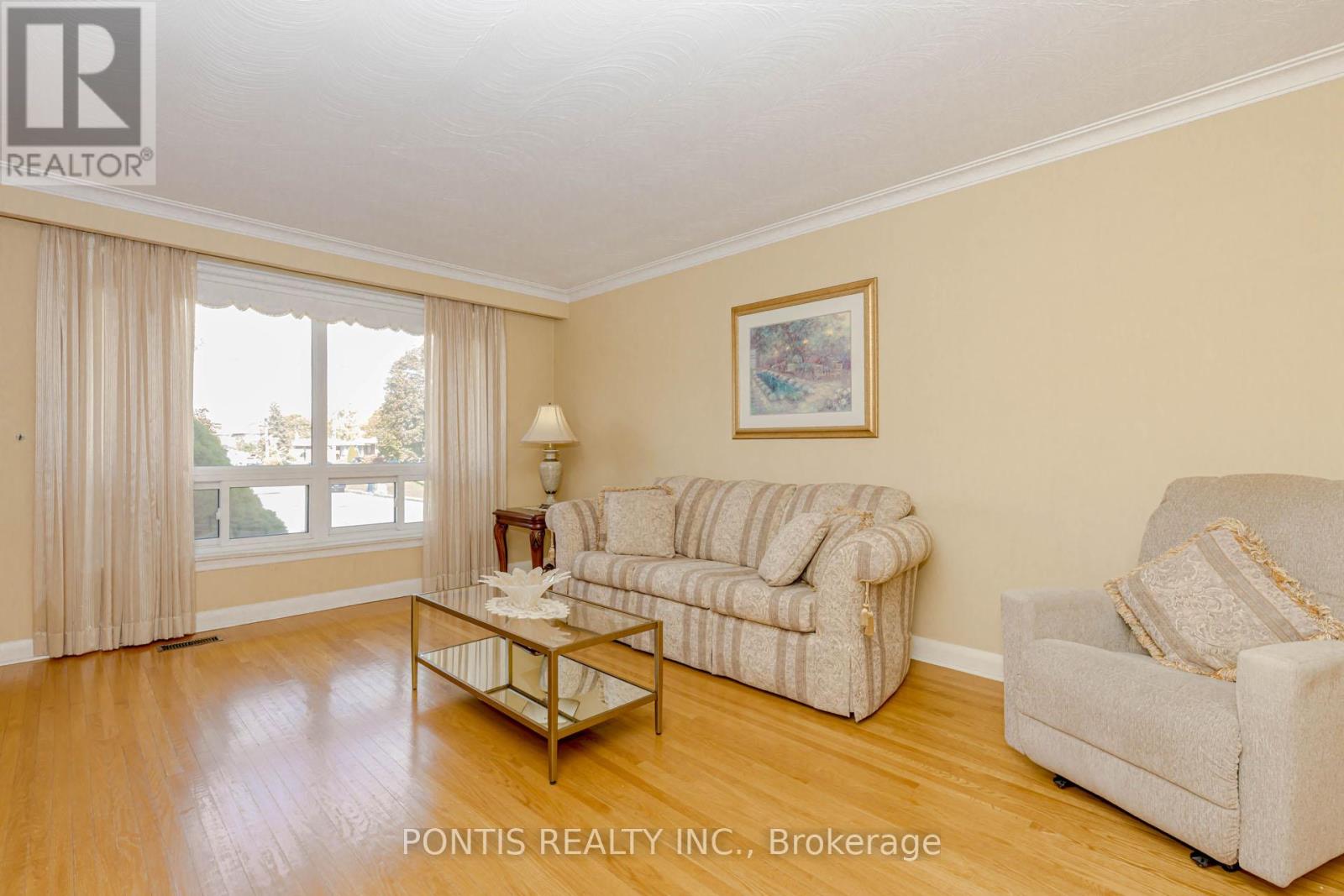 27 Diana Drive, Toronto, Ontario M3M 2W2 - Photo 16 - W12521224