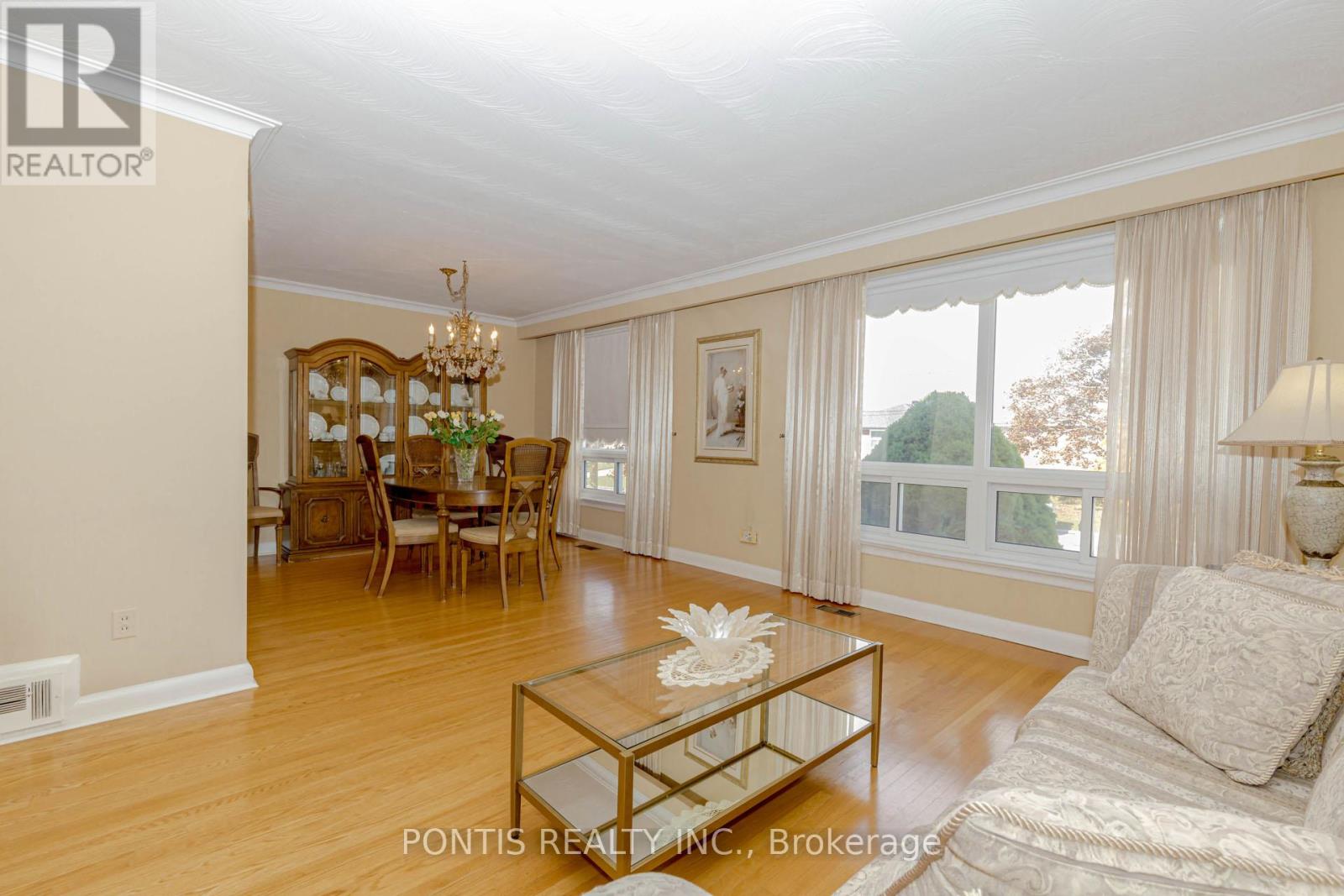 27 Diana Drive, Toronto, Ontario M3M 2W2 - Photo 19 - W12521224