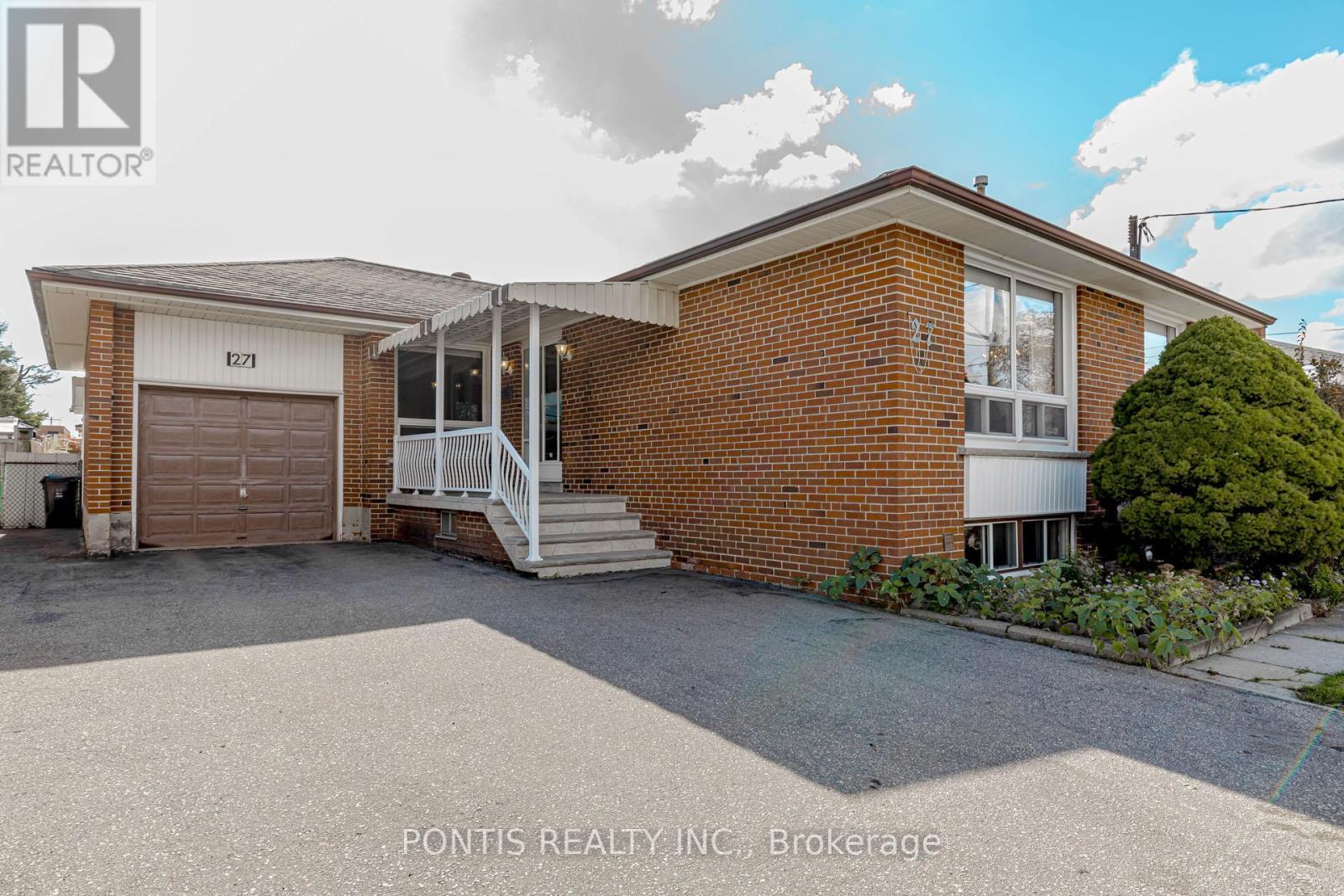 27 Diana Drive, Toronto, Ontario M3M 2W2 - Photo 2 - W12521224