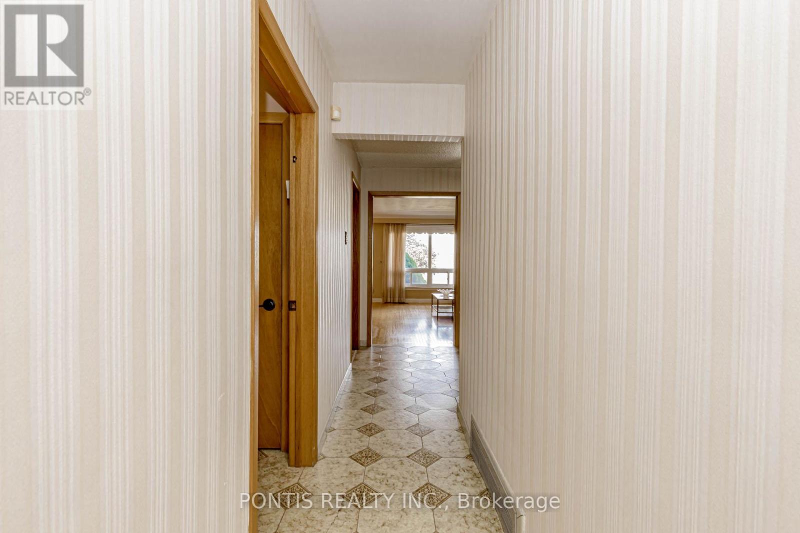 27 Diana Drive, Toronto, Ontario M3M 2W2 - Photo 26 - W12521224