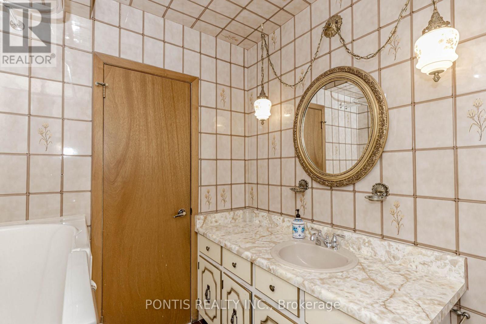 27 Diana Drive, Toronto, Ontario M3M 2W2 - Photo 31 - W12521224