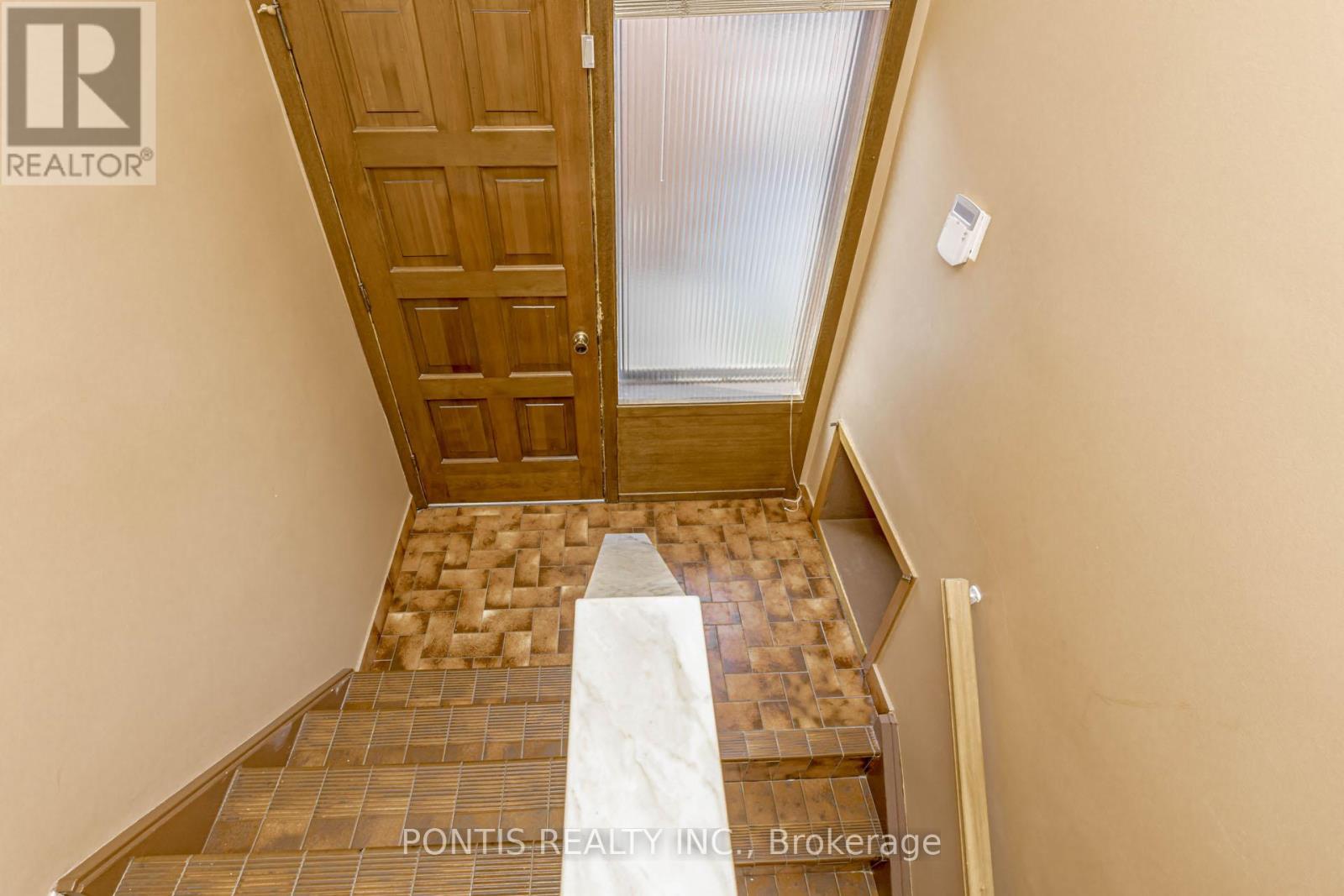 27 Diana Drive, Toronto, Ontario M3M 2W2 - Photo 37 - W12521224