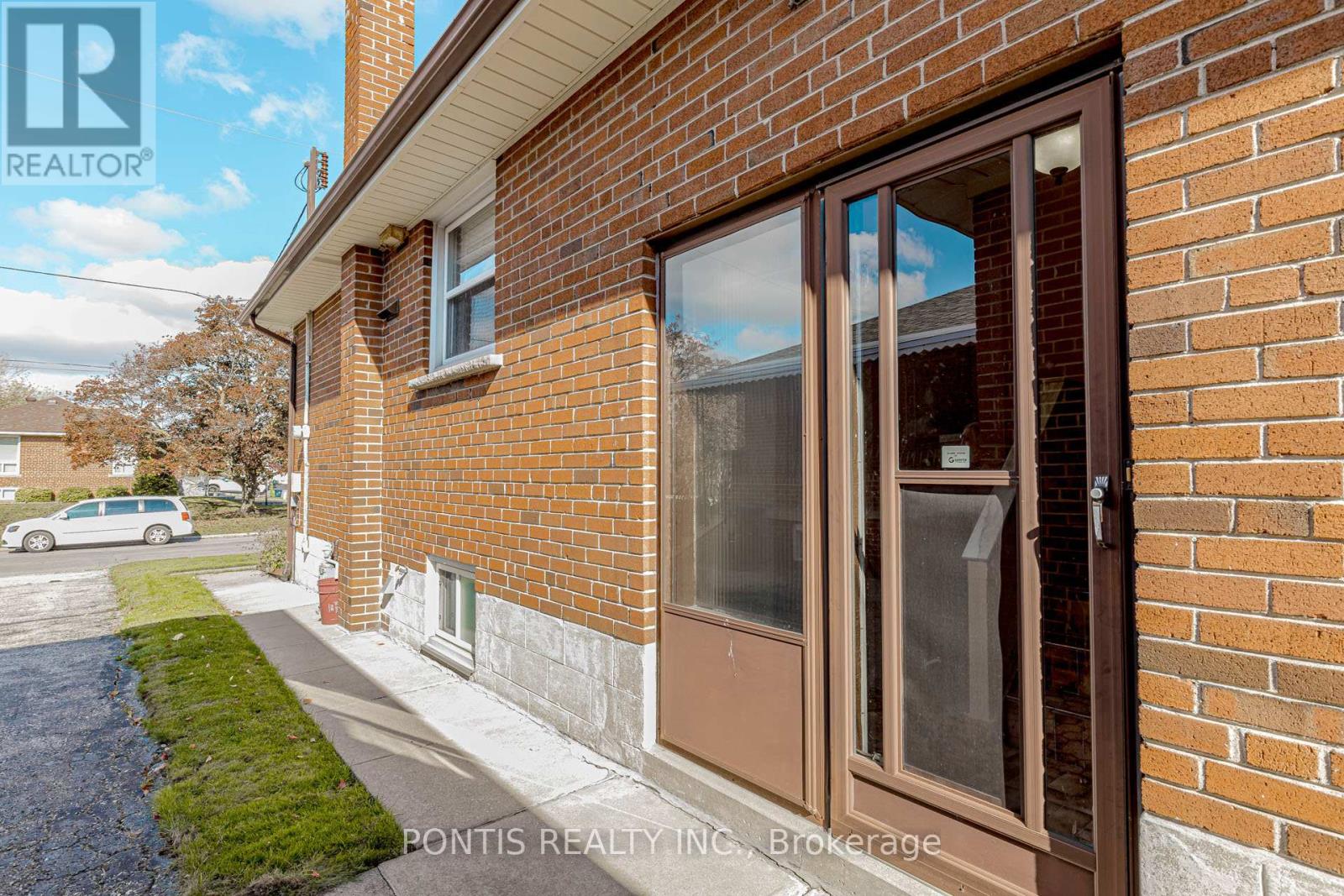 27 Diana Drive, Toronto, Ontario M3M 2W2 - Photo 38 - W12521224