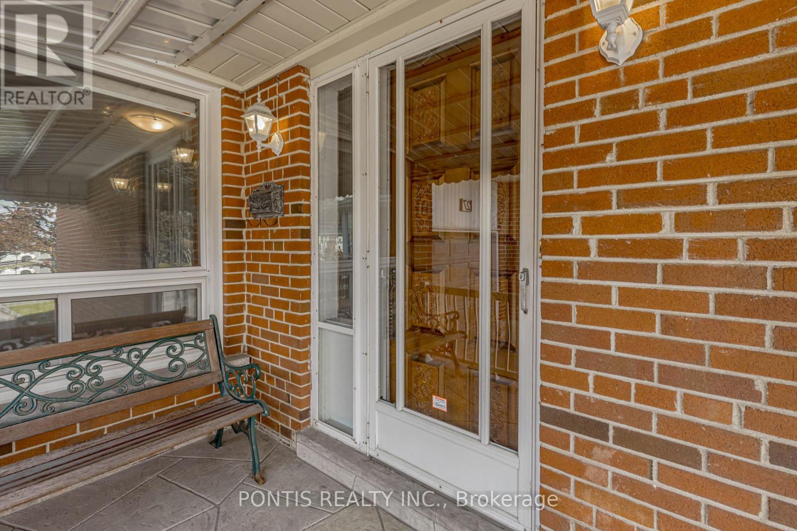 27 Diana Drive, Toronto, Ontario M3M 2W2 - Photo 4 - W12521224