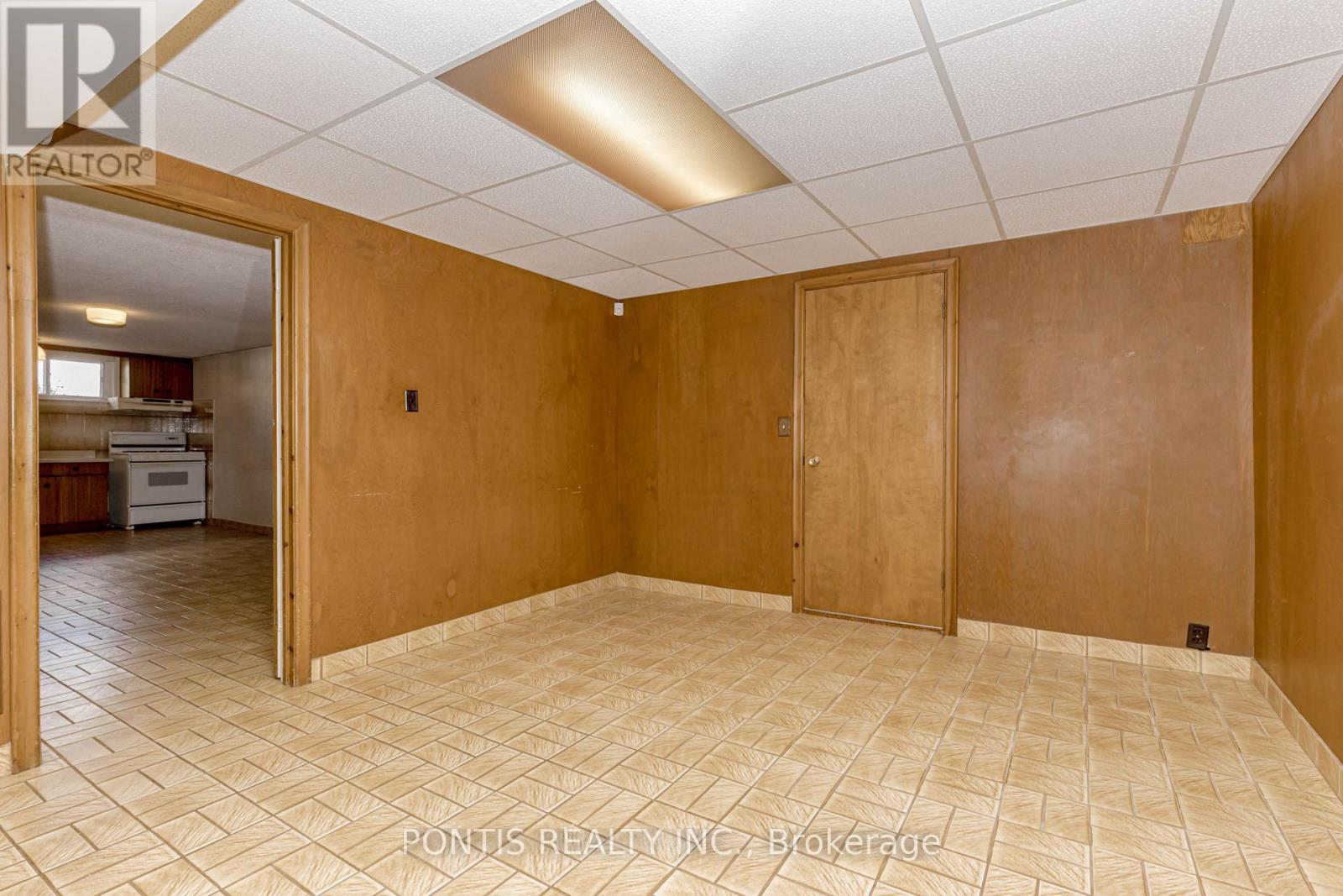 27 Diana Drive, Toronto, Ontario M3M 2W2 - Photo 43 - W12521224