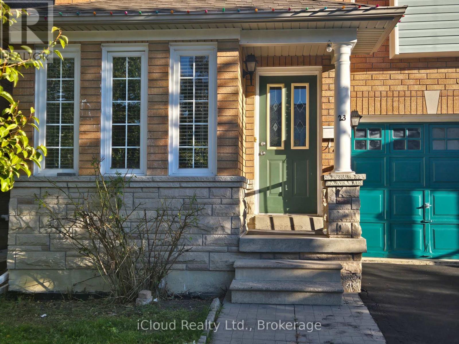 23 Streamside Lane, Brampton, Ontario  L6R 2A9 - Photo 4 - W12521256