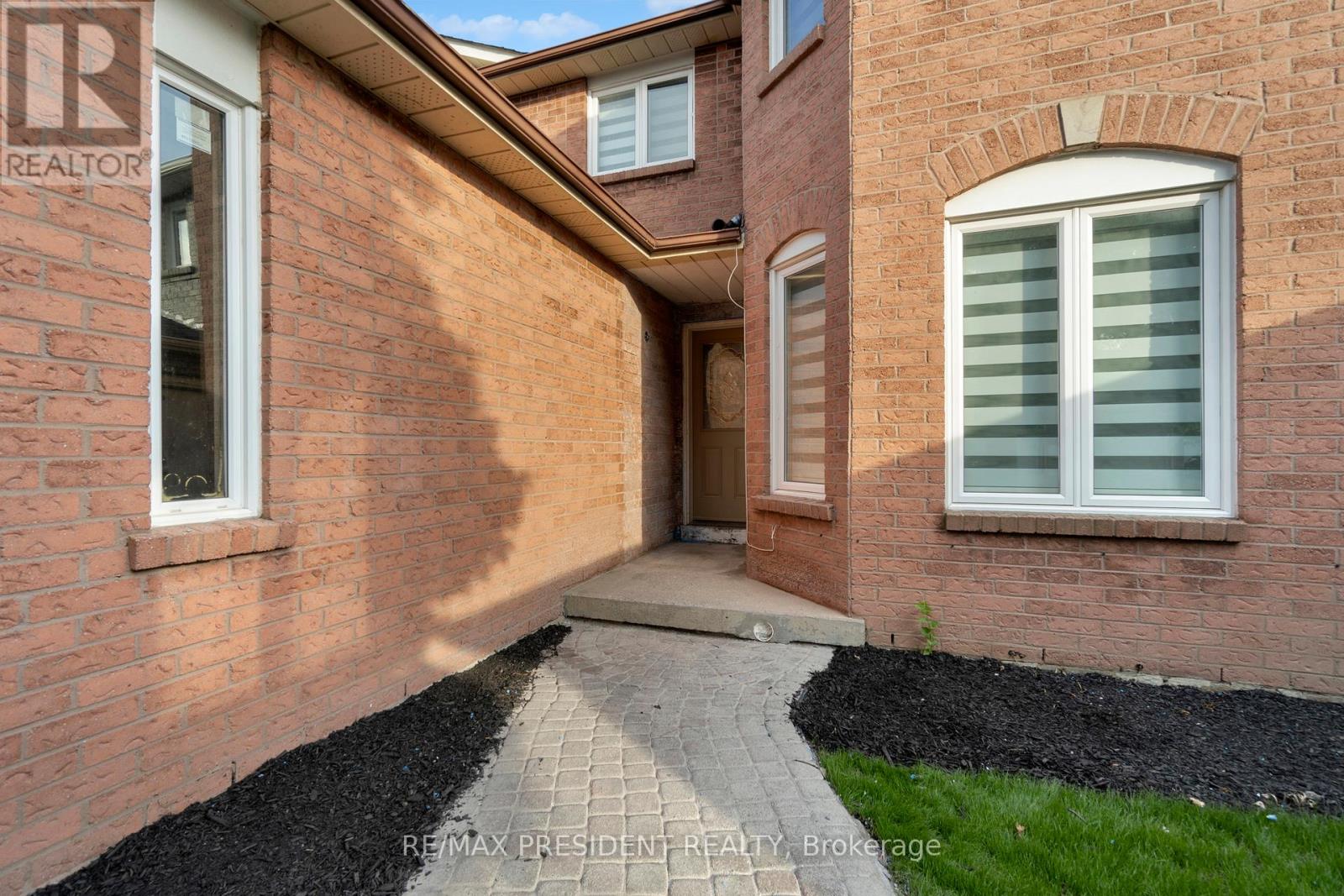 4430 Hearthside Drive, Mississauga, Ontario  L5R 1R3 - Photo 5 - W12521298