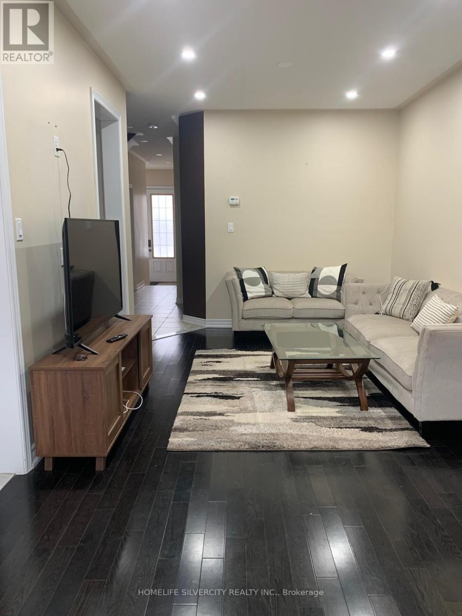 5 Almond Street, Brampton, Ontario  L6P 3W2 - Photo 4 - W12521300