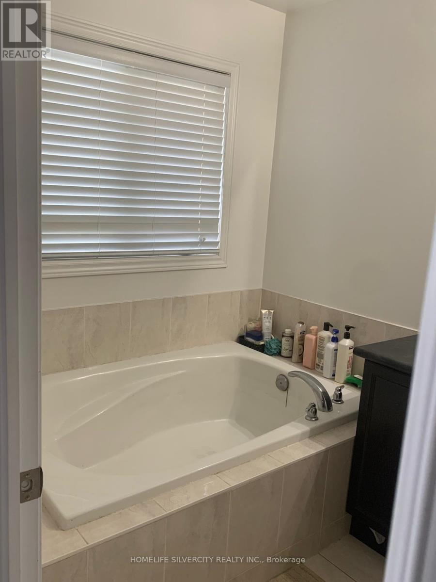 5 Almond Street, Brampton, Ontario  L6P 3W2 - Photo 9 - W12521300