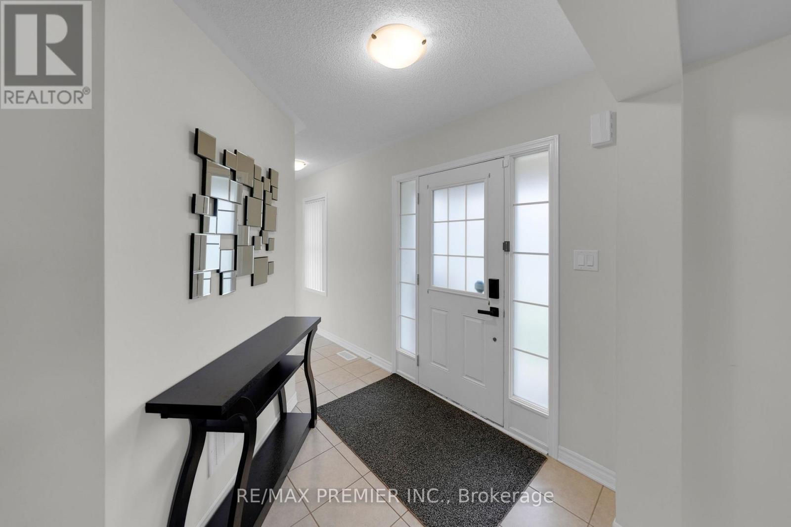 258 Remembrance Road, Brampton, Ontario  L7A 4P4 - Photo 4 - W12521328