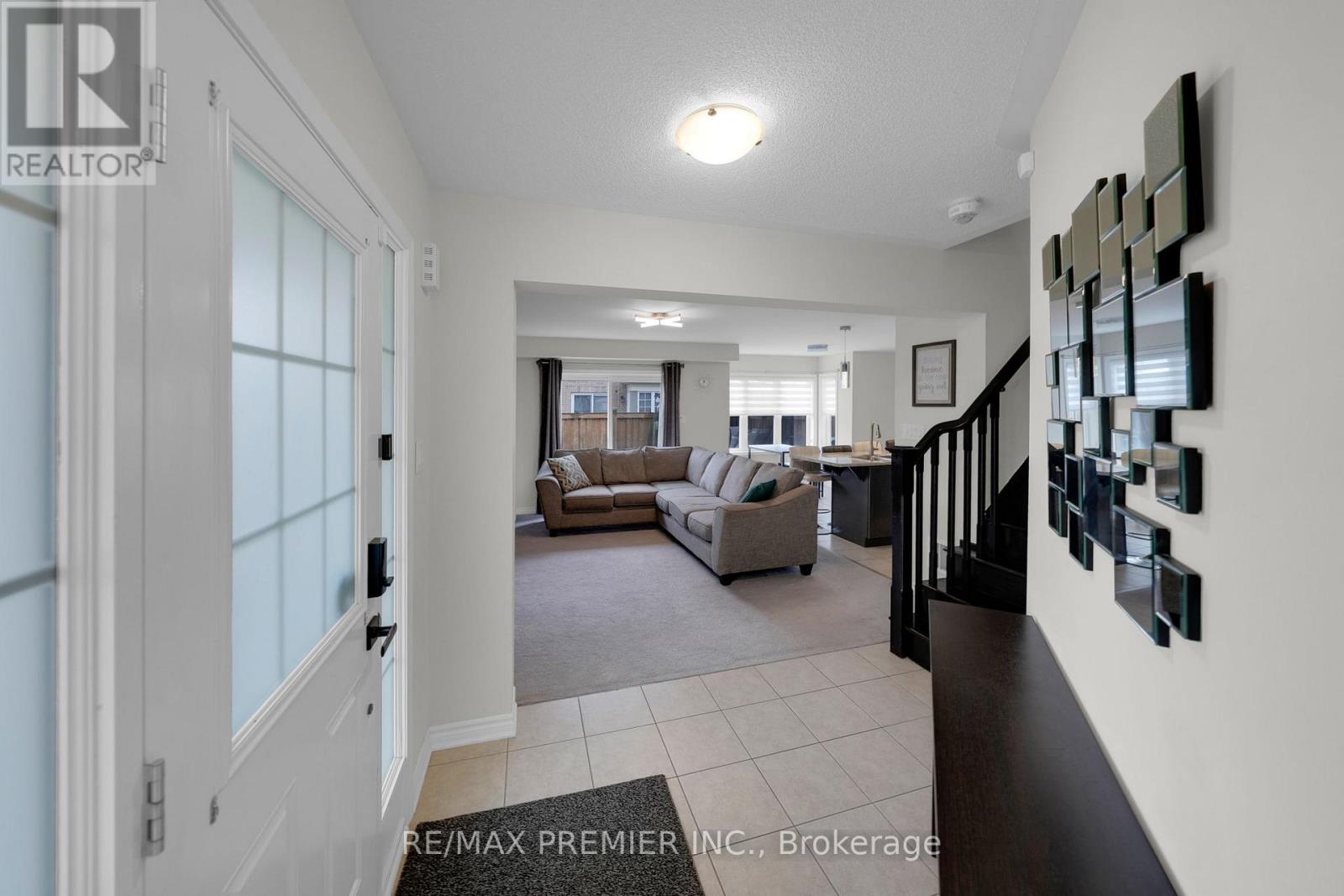 258 Remembrance Road, Brampton, Ontario  L7A 4P4 - Photo 5 - W12521328