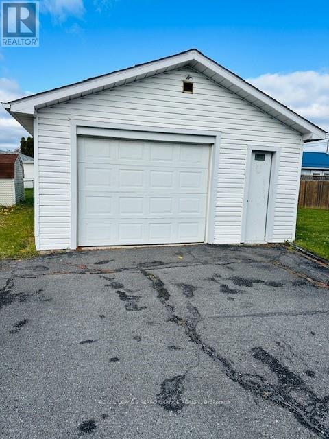 604 Eleventh Street E, Cornwall, Ontario K6H 2Z6 - Photo 2 - X12521534