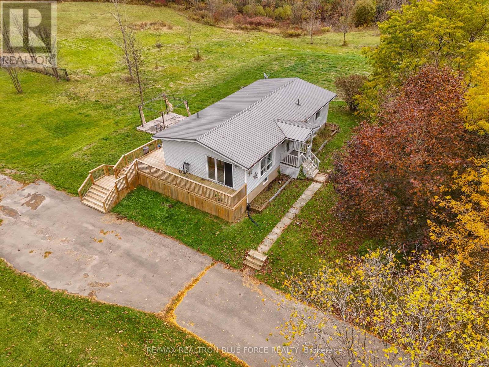 915 Lorraine Road, Port Colborne, Ontario  L3K 5V3 - Photo 2 - X12521252