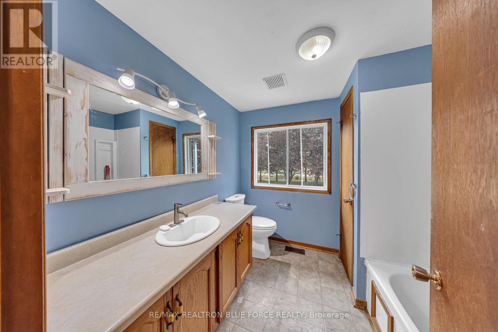 915 Lorraine Road, Port Colborne, Ontario  L3K 5V3 - Photo 25 - X12521252