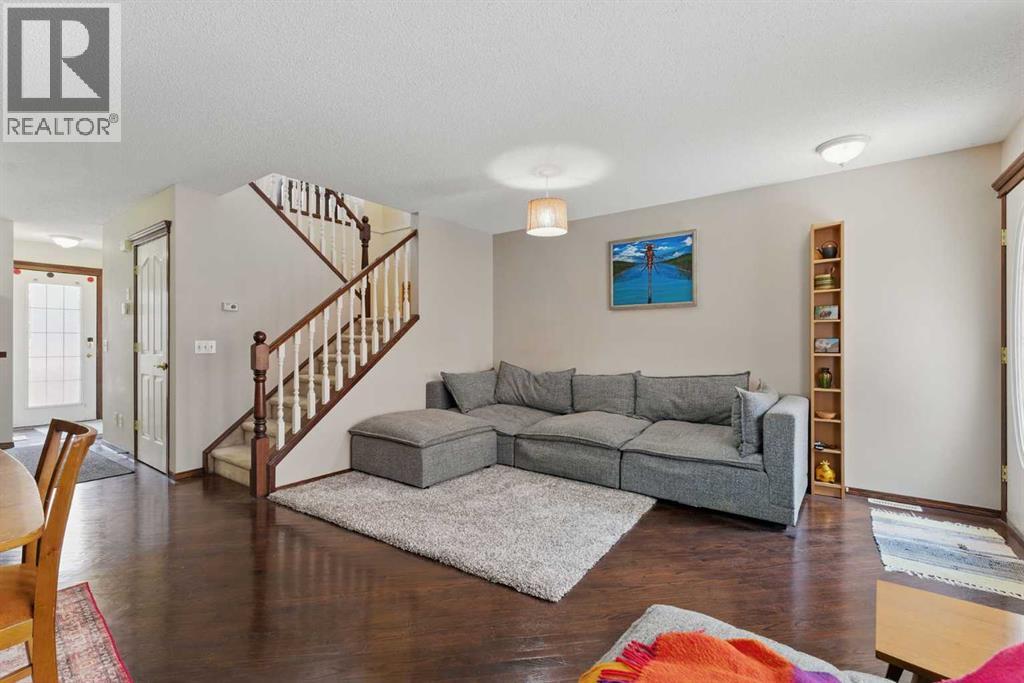 206 Coral Cove Ne, Calgary, Alberta  T3Y 3Y9 - Photo 9 - A2254111