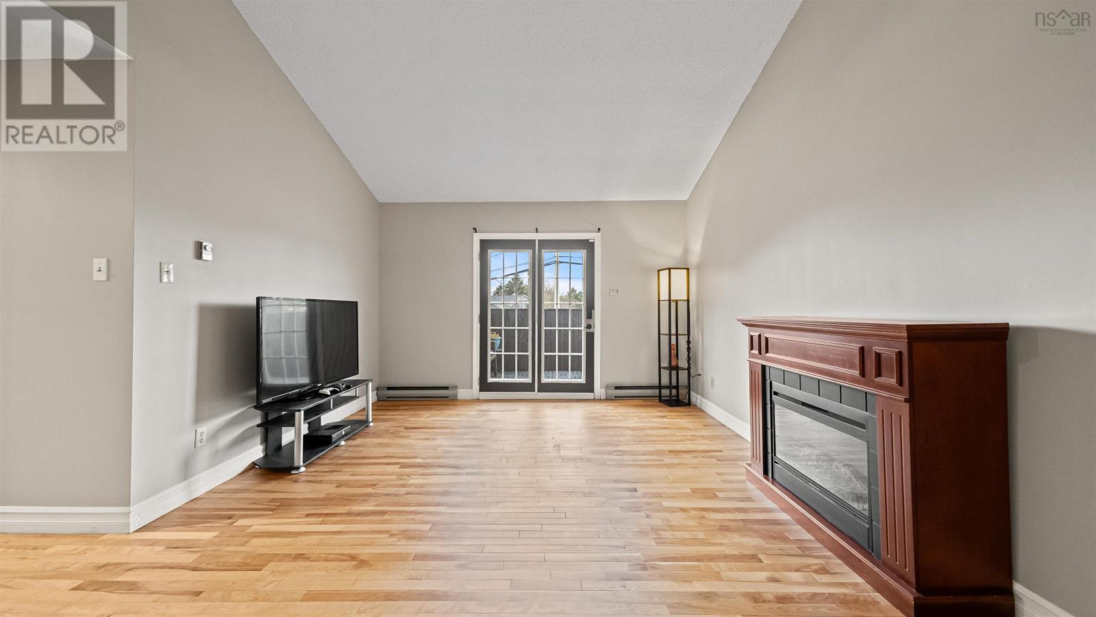 Property at 9 4 Rose Way image 4