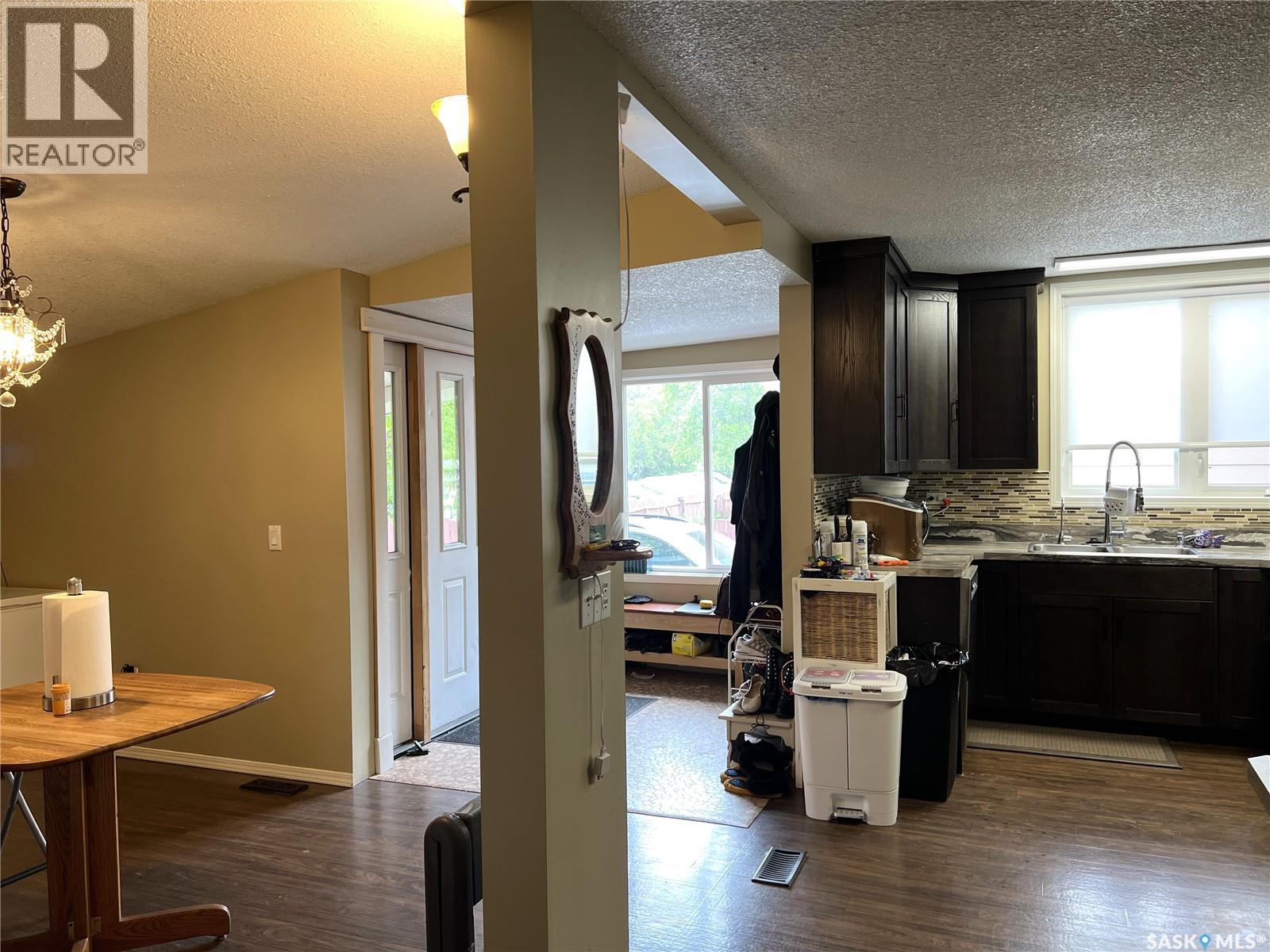 403 6th Street W, Meadow Lake, Saskatchewan  S9X 1A6 - Photo 11 - SK023663