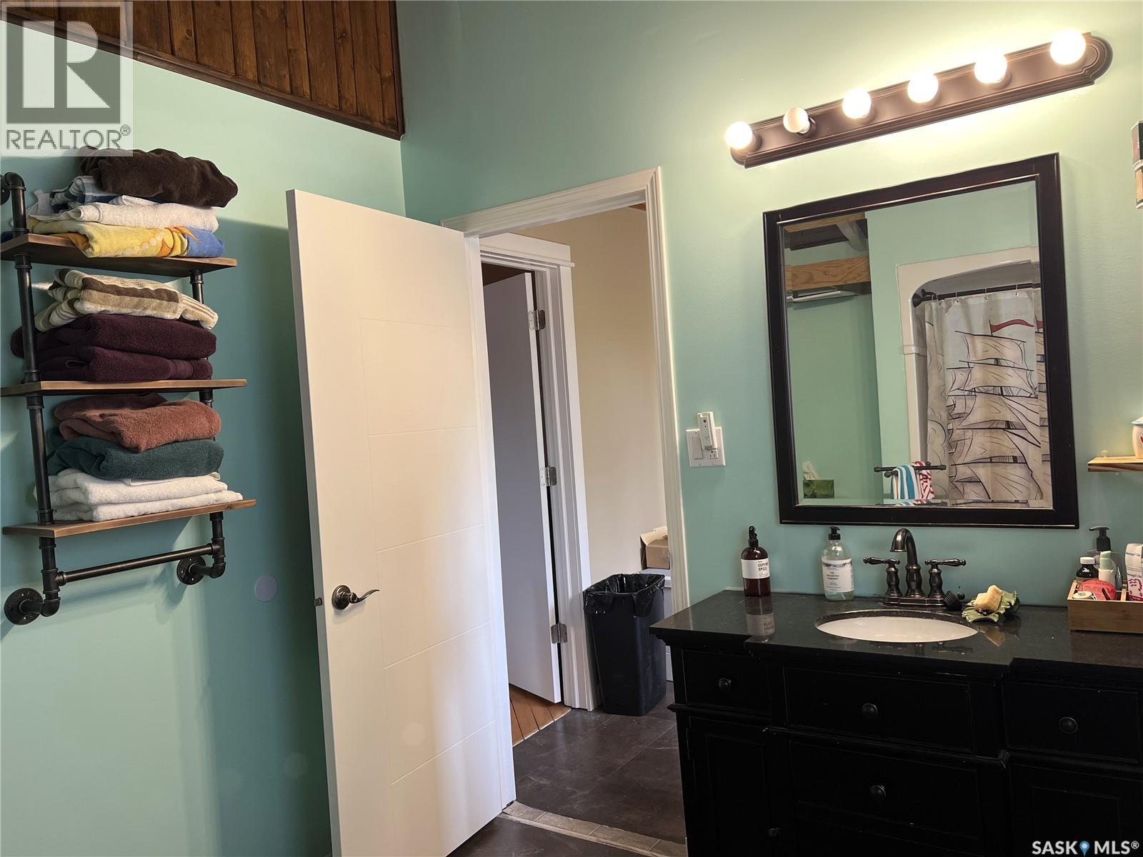 403 6th Street W, Meadow Lake, Saskatchewan  S9X 1A6 - Photo 35 - SK023663