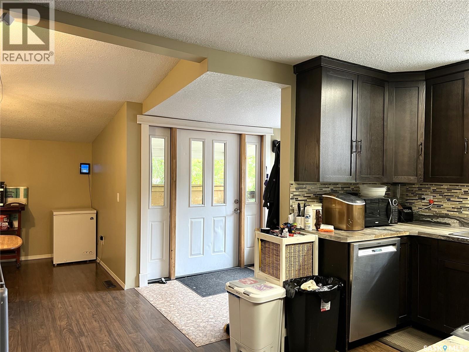 403 6th Street W, Meadow Lake, Saskatchewan  S9X 1A6 - Photo 9 - SK023663