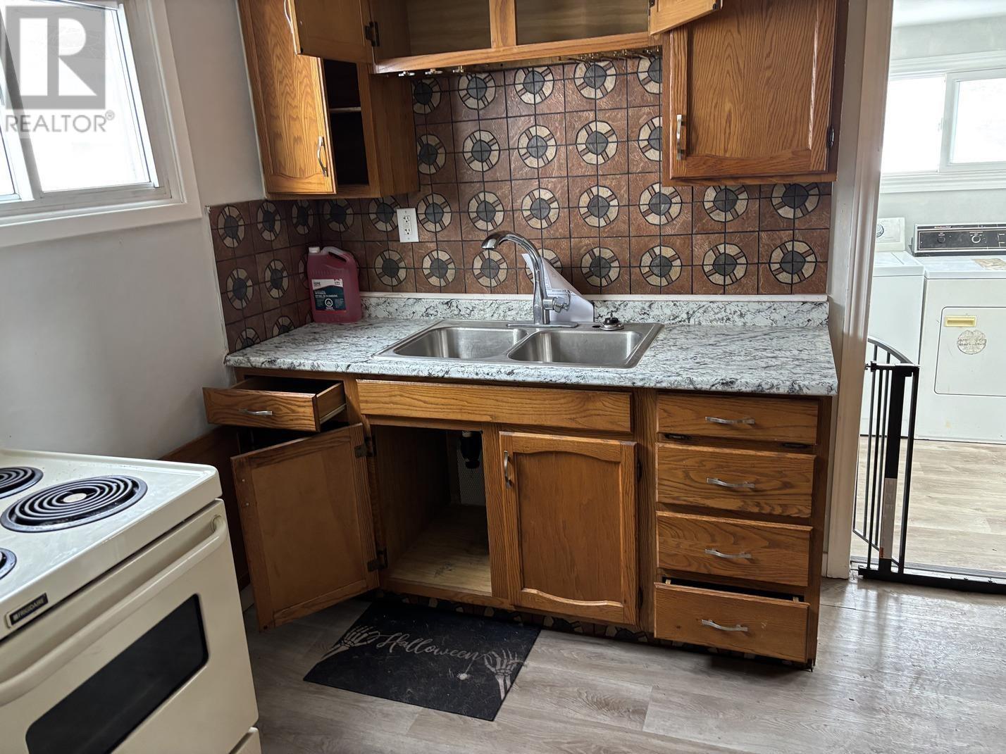 168 Hudson St, Sault Ste. Marie, Ontario  P6A 1T4 - Photo 5 - SM253207