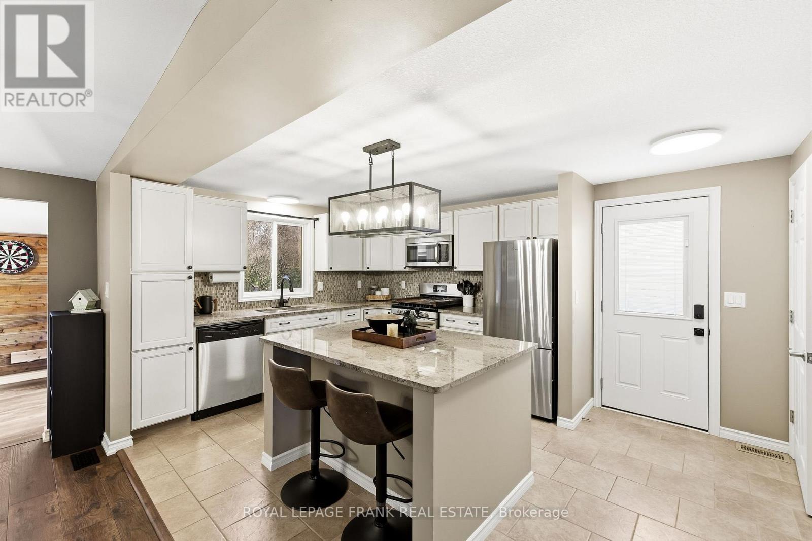 37 Fairway Drive, Clarington, Ontario  L1B 1B4 - Photo 15 - E12521818