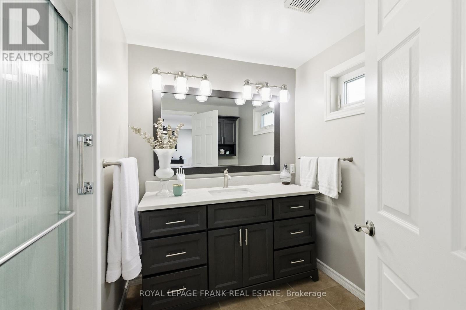 37 Fairway Drive, Clarington, Ontario  L1B 1B4 - Photo 22 - E12521818