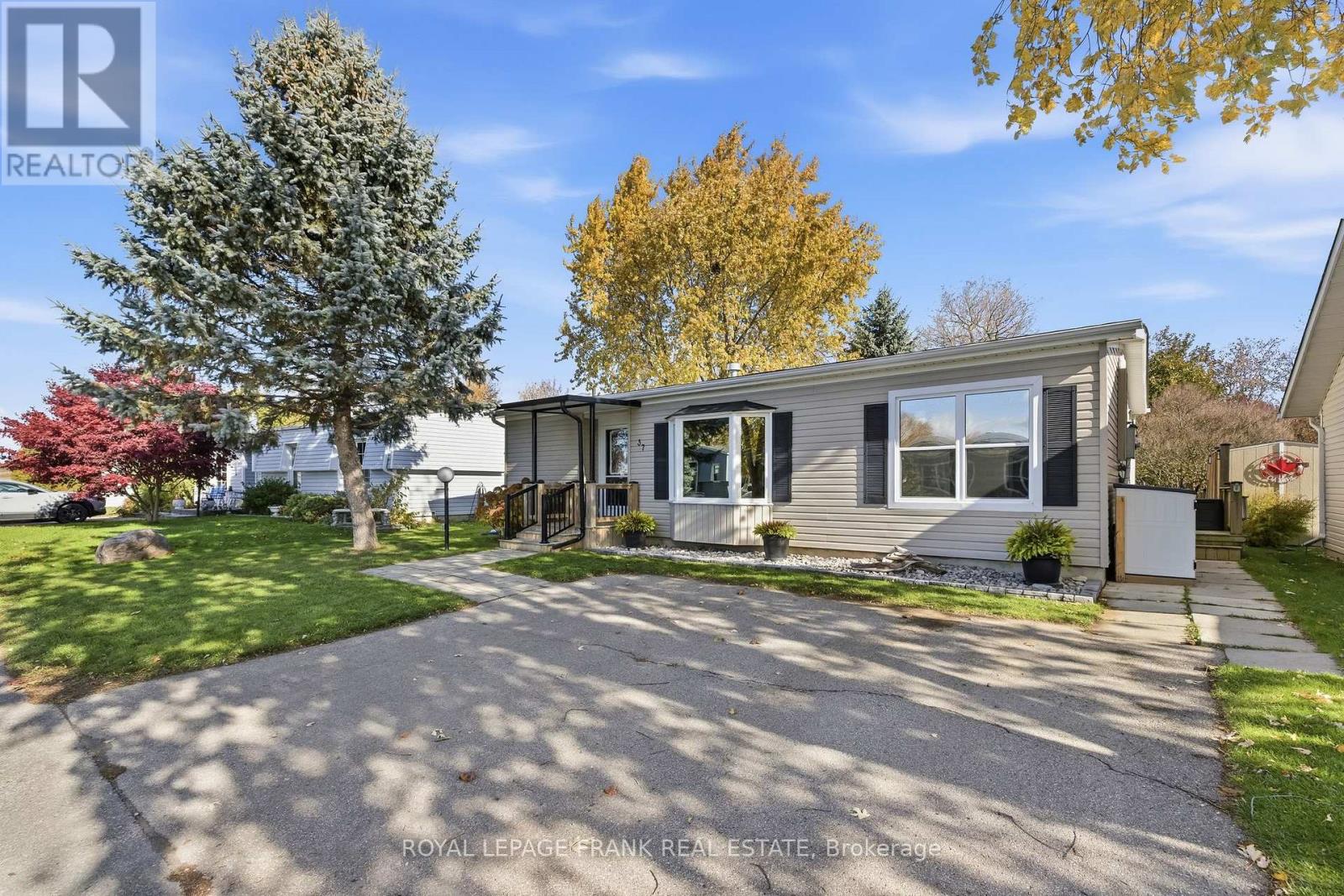 37 Fairway Drive, Clarington, Ontario  L1B 1B4 - Photo 5 - E12521818