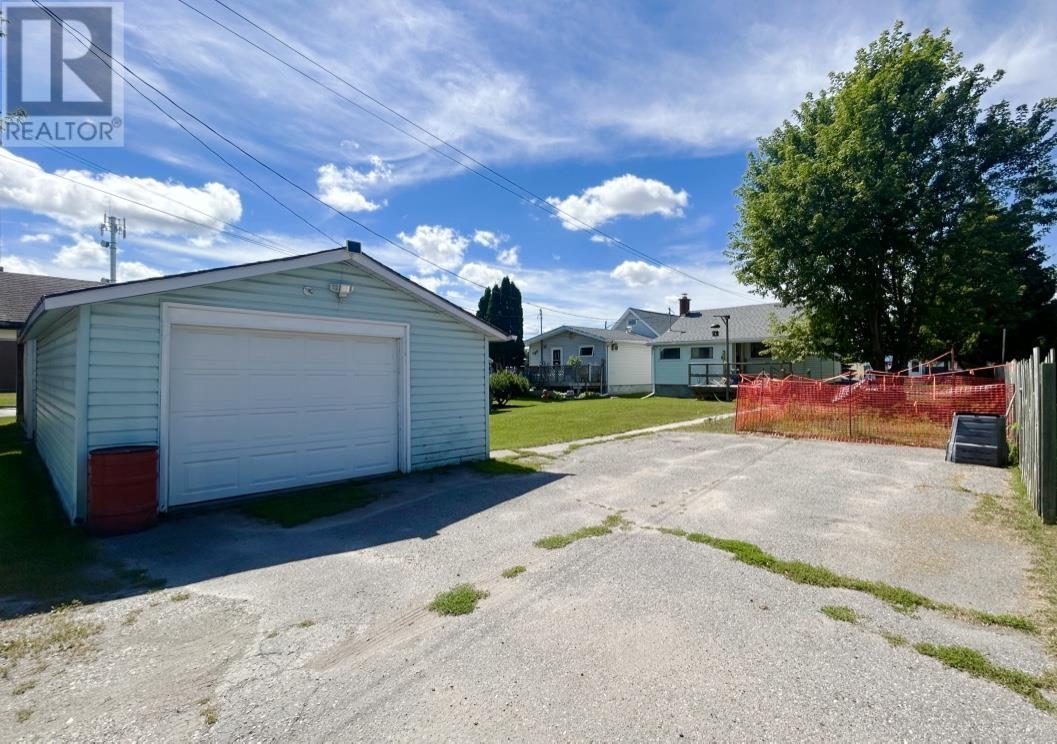 826 Smith Avenue, Fort Frances, Ontario  P9A 2K2 - Photo 3 - TB253420