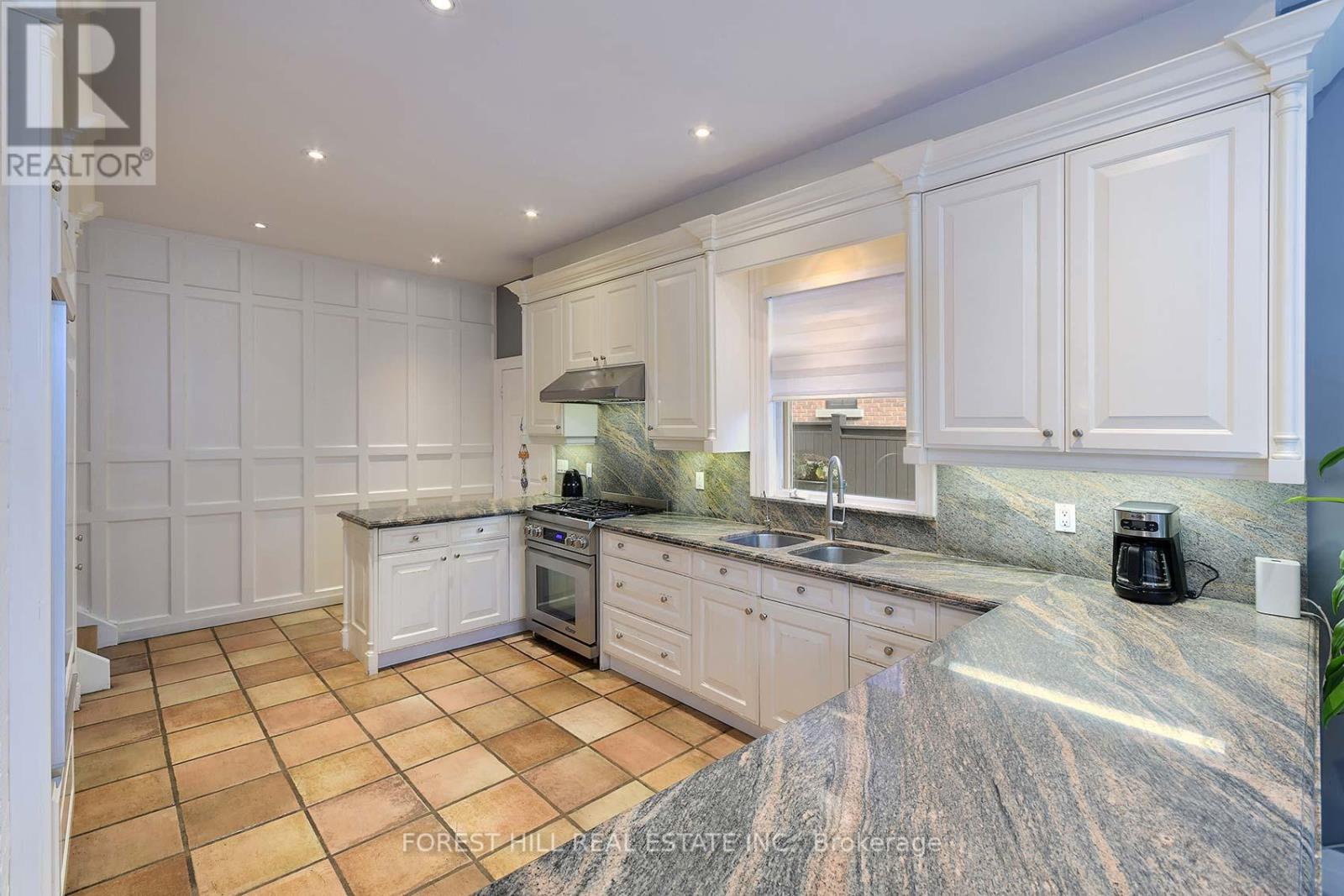 181 Hillhurst Boulevard, Toronto, Ontario  M5N 1P1 - Photo 8 - C12521438