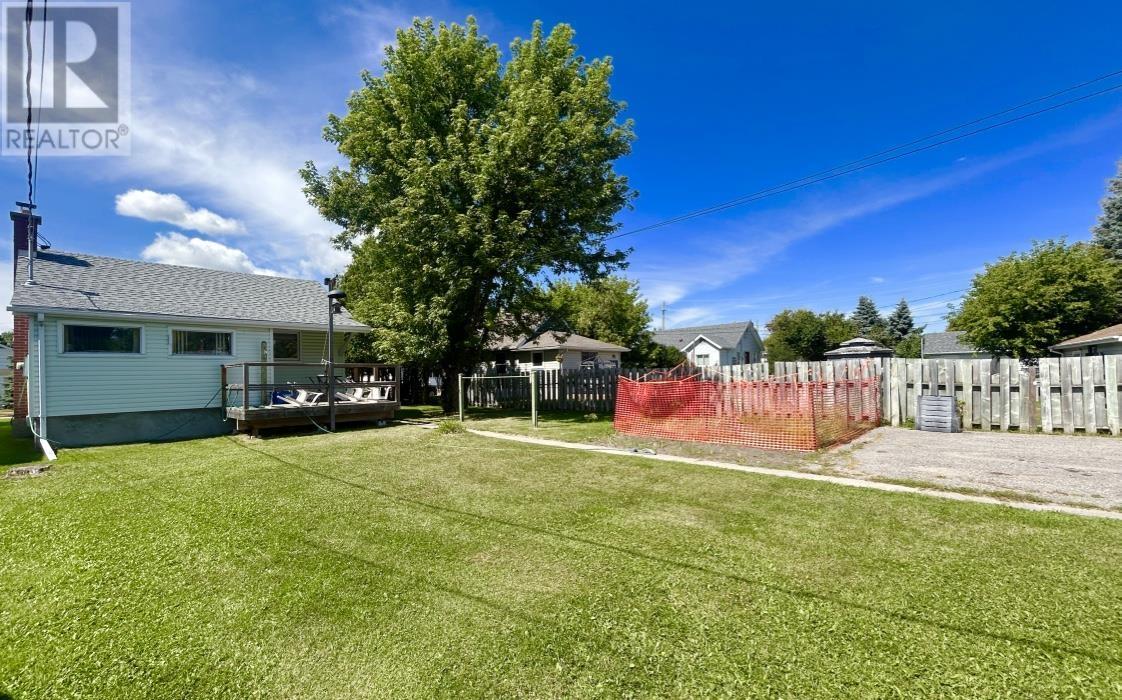 826 Smith Avenue, Fort Frances, Ontario  P9A 2K2 - Photo 2 - TB253420
