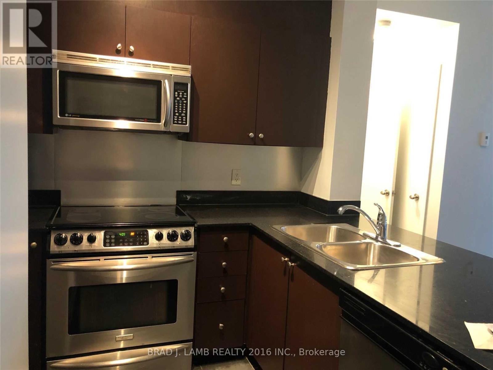 714 - 18 BEVERLEY STREET S, Toronto, Ontario