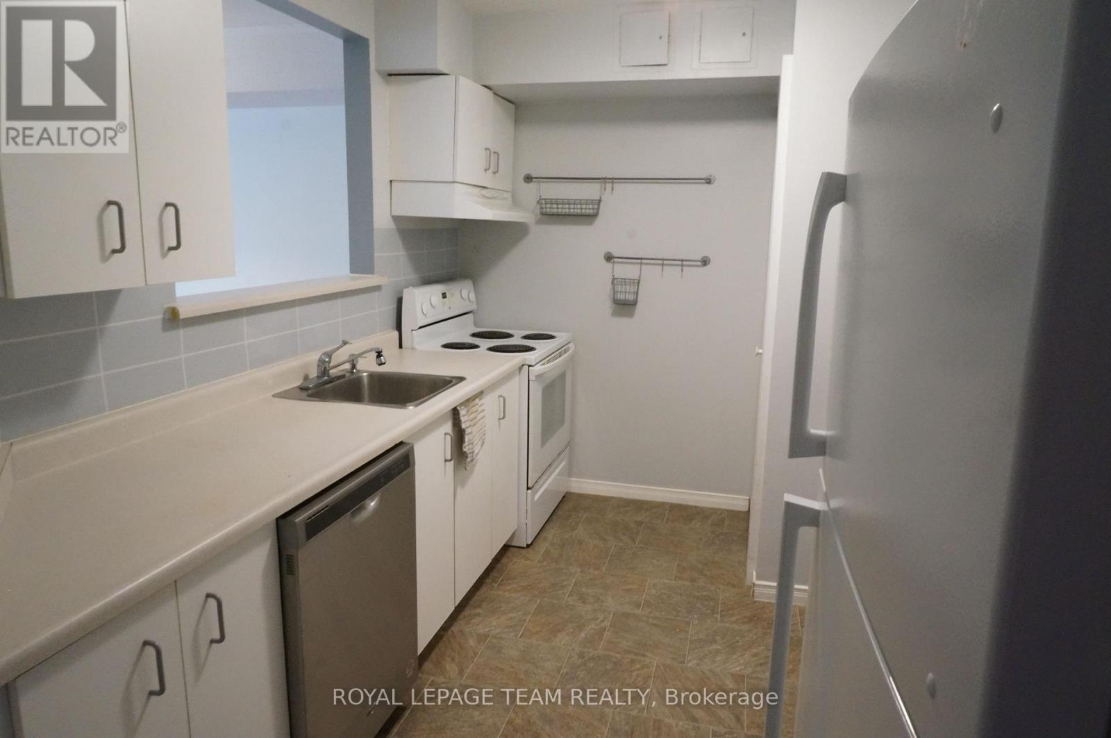 217 - 316 Lorry Greenberg Drive, Ottawa, Ontario  K1T 2P4 - Photo 8 - X12521734