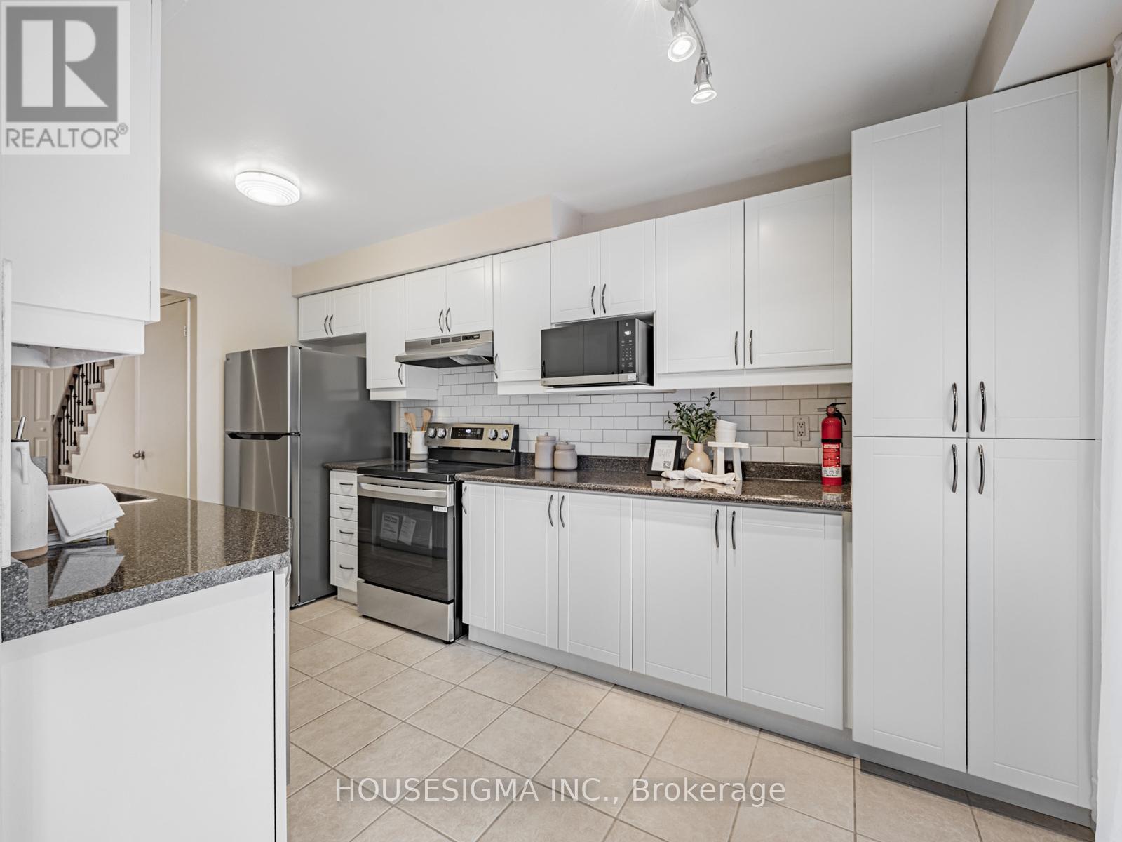 225 - 10 Bassett Boulevard, Whitby, Ontario  L1N 9C8 - Photo 8 - E12521426