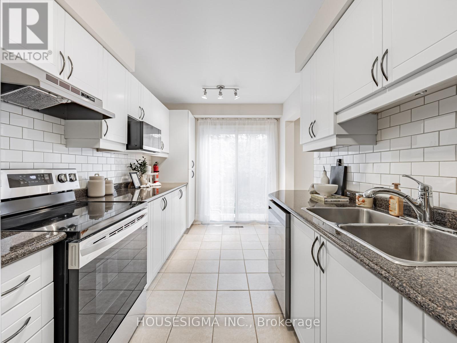 225 - 10 Bassett Boulevard, Whitby, Ontario  L1N 9C8 - Photo 9 - E12521426