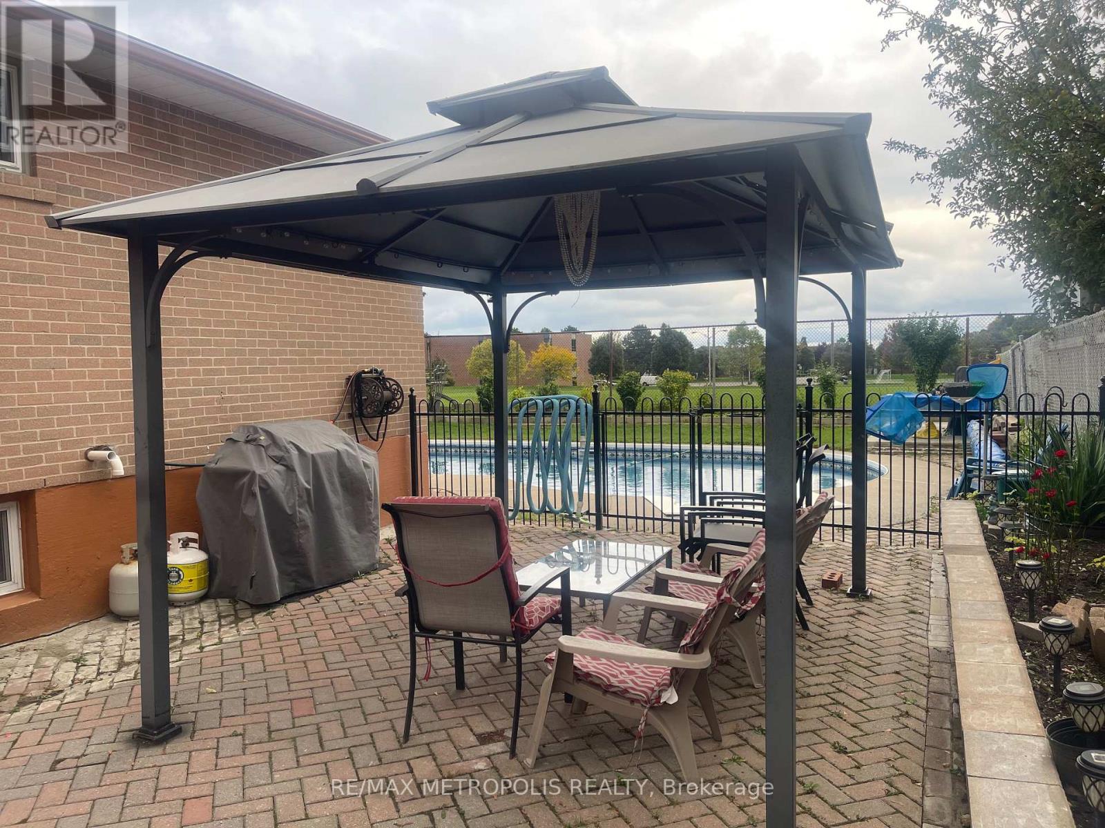 29 Charles Tupper Drive, Toronto, Ontario  M1C 2A8 - Photo 2 - E12521616