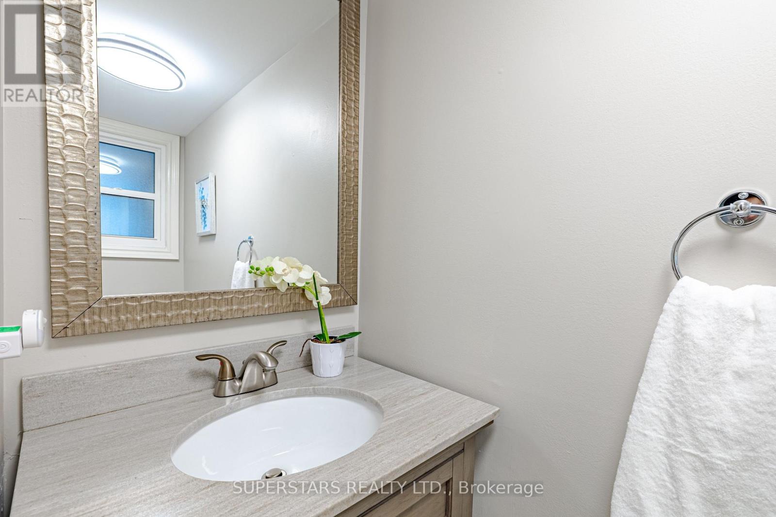 7 Steepleview Crescent, Richmond Hill, Ontario  L4C 9R1 - Photo 11 - N12521364