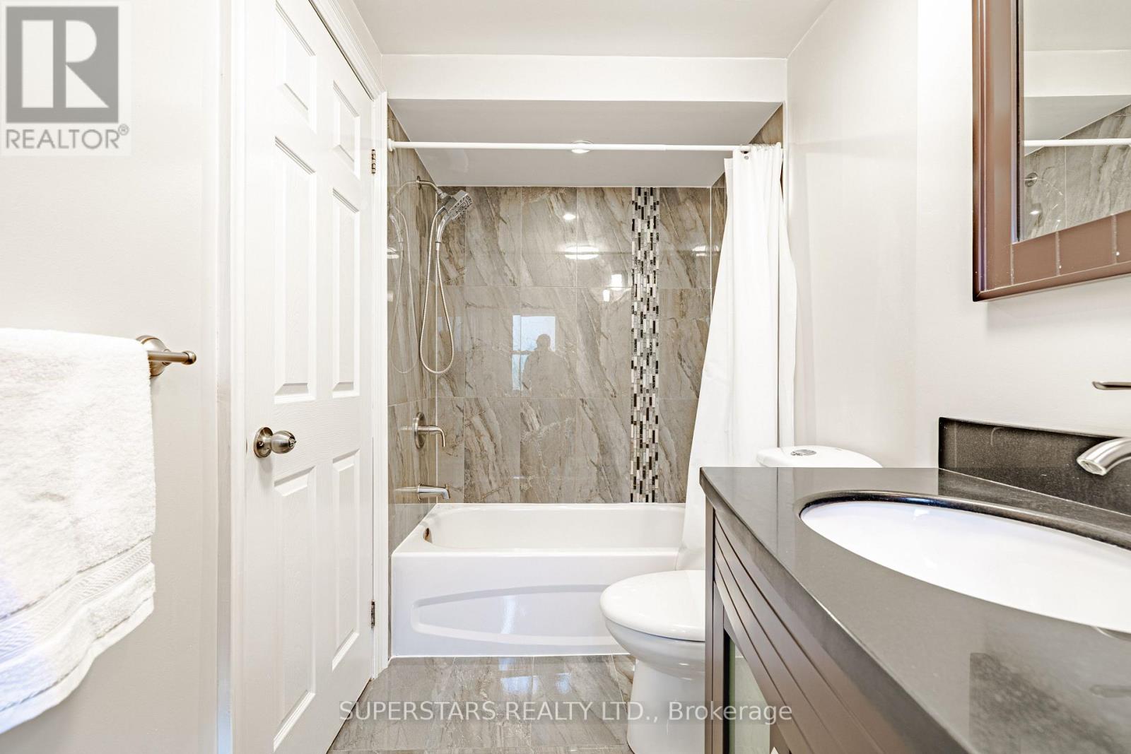 7 Steepleview Crescent, Richmond Hill, Ontario  L4C 9R1 - Photo 17 - N12521364