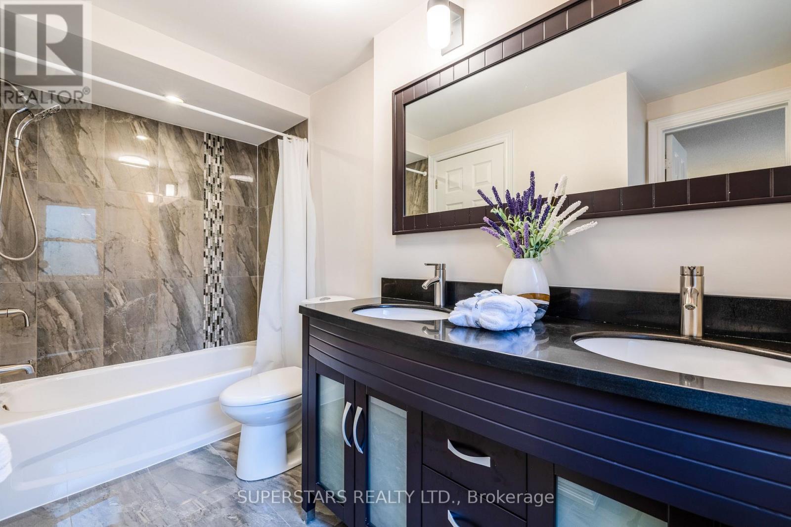 7 Steepleview Crescent, Richmond Hill, Ontario  L4C 9R1 - Photo 18 - N12521364