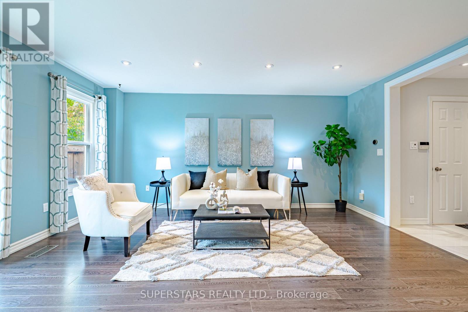 7 Steepleview Crescent, Richmond Hill, Ontario  L4C 9R1 - Photo 2 - N12521364