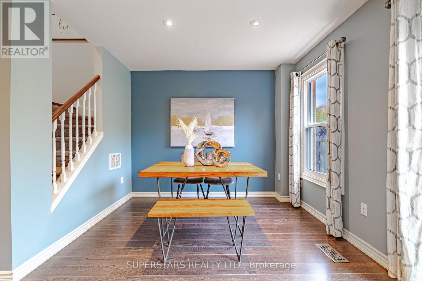 7 Steepleview Crescent, Richmond Hill, Ontario  L4C 9R1 - Photo 4 - N12521364