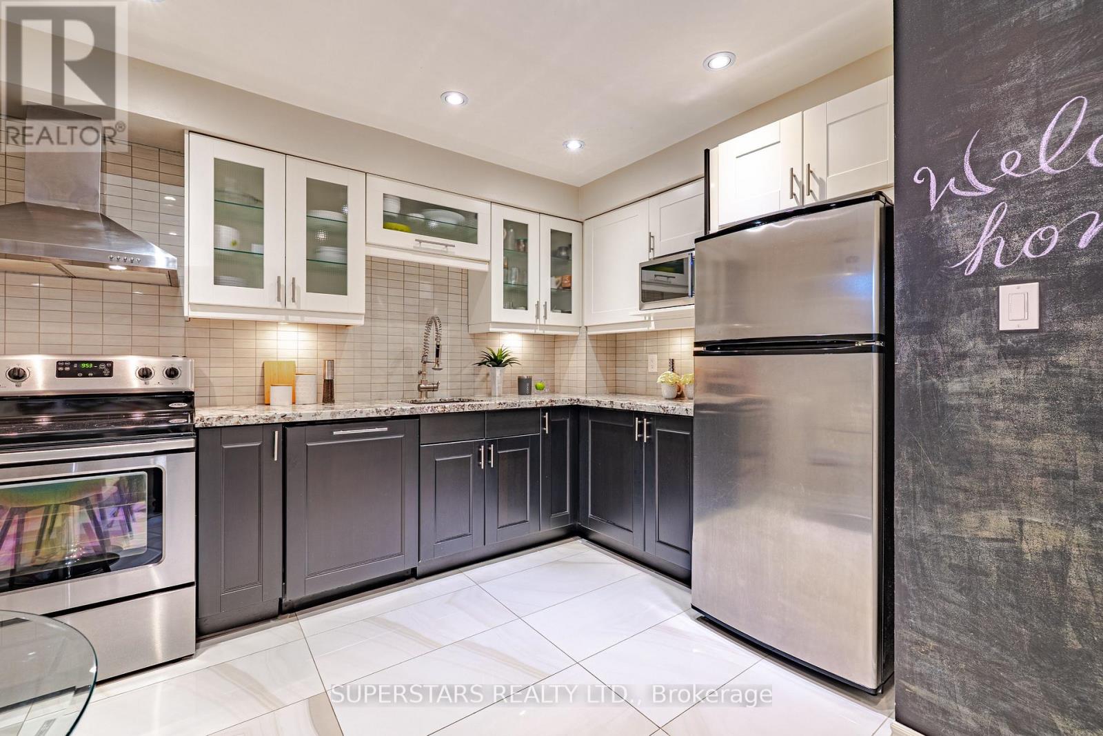 7 Steepleview Crescent, Richmond Hill, Ontario  L4C 9R1 - Photo 9 - N12521364