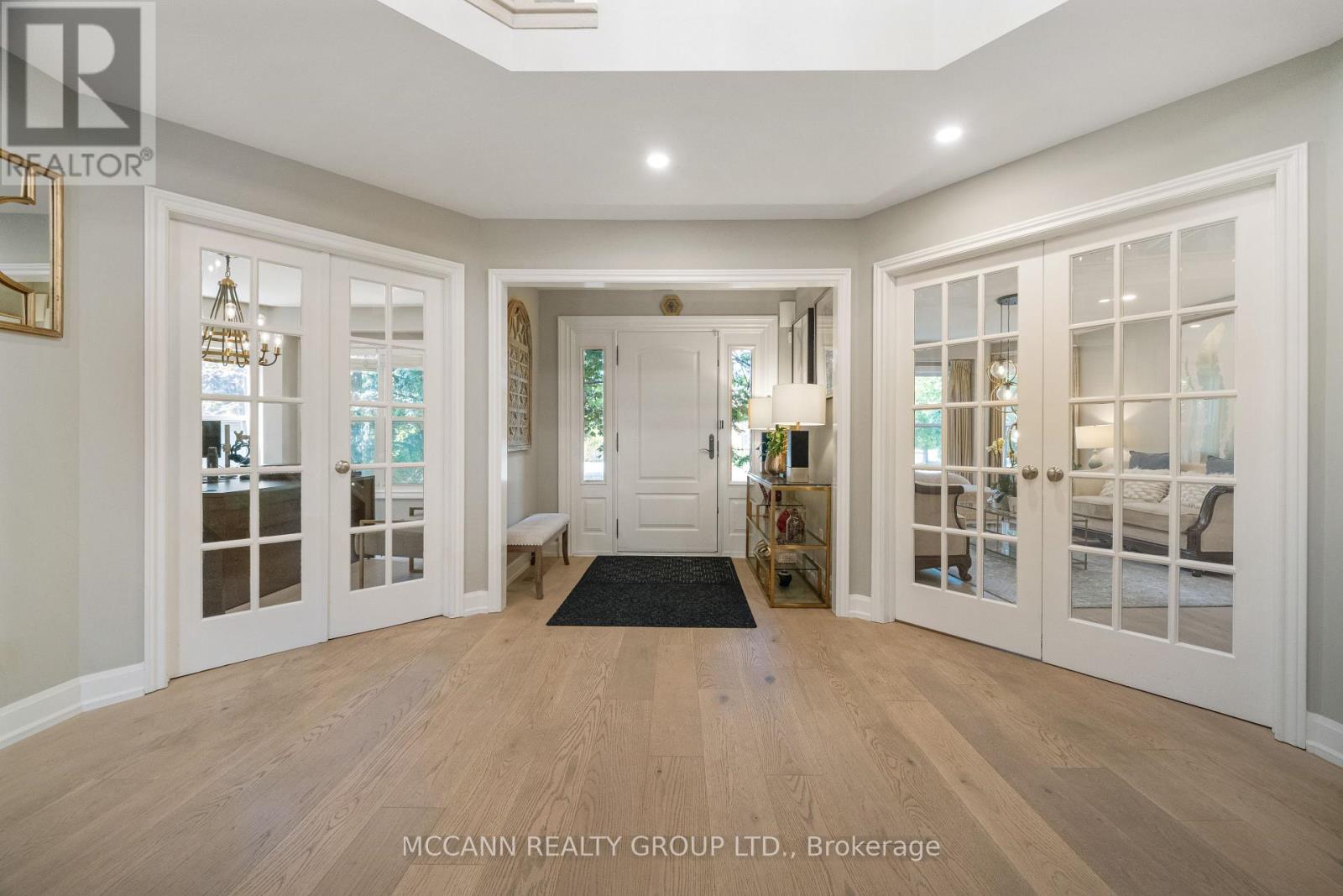 5 Waverley Crescent, Richmond Hill, Ontario  L4C 8Z5 - Photo 3 - N12521410