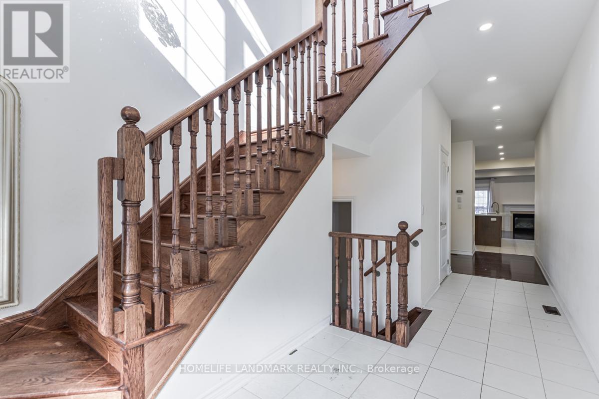 118 Livante Court, Markham, Ontario  L6C 0T8 - Photo 2 - N12521450