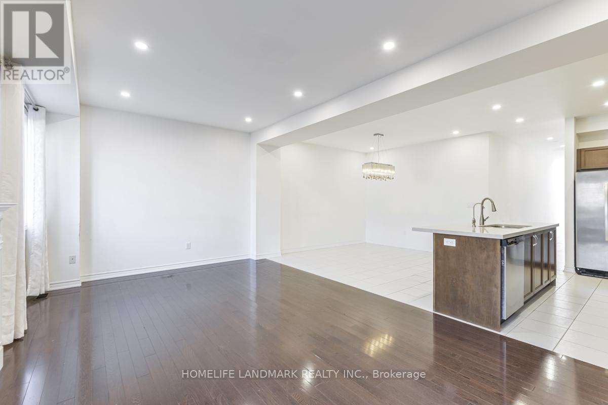 118 Livante Court, Markham, Ontario  L6C 0T8 - Photo 6 - N12521450