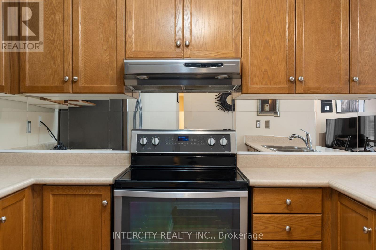 17 - 15 Pottery Place, Vaughan, Ontario  L4L 9J6 - Photo 11 - N12521456